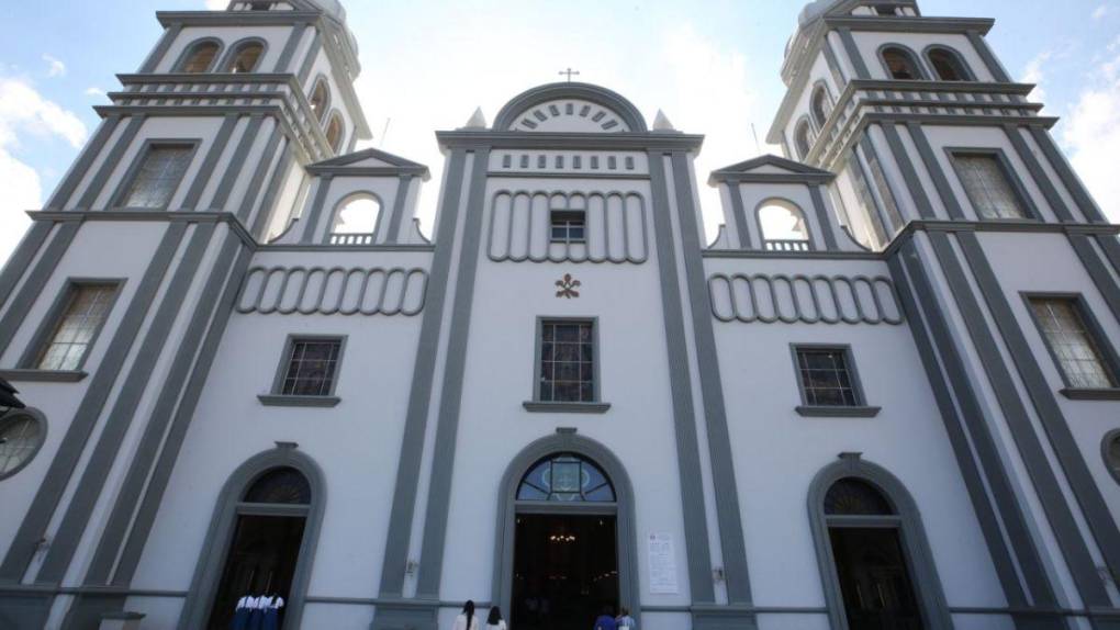 Con gozo y renovación de votos se celebra la Misa Crismal este Jueves Santo en la capital