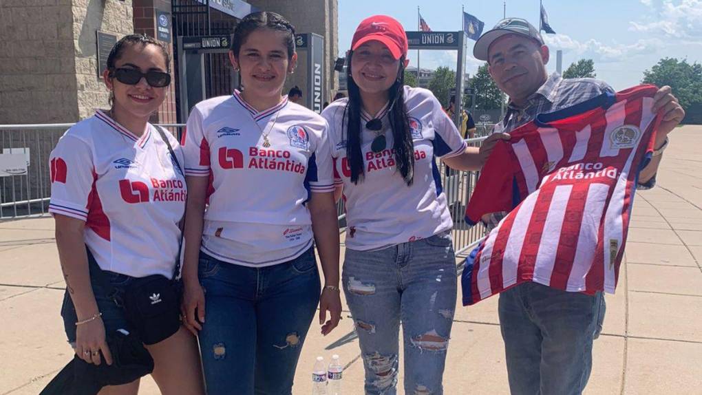 Aficionados comienzan a engalanar el ambiente previo al clásico Olimpia-Motagua en Philadelphia