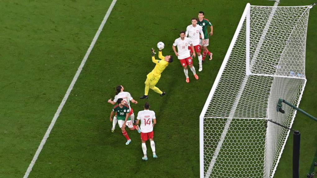 Fiesta tricolor, Ochoa héroe y Lewandowski villano: El empate entre México y Polonia en imágenes