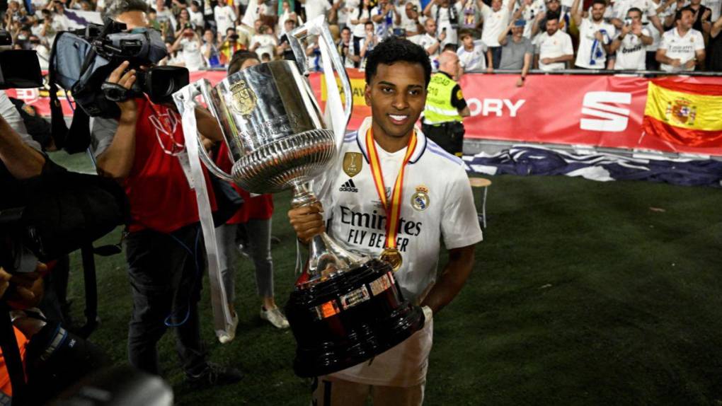 Nuevo título de Ancelotti, Rodrygo héroe y locura blanca: los festejos del Madrid tras conquistar la Copa