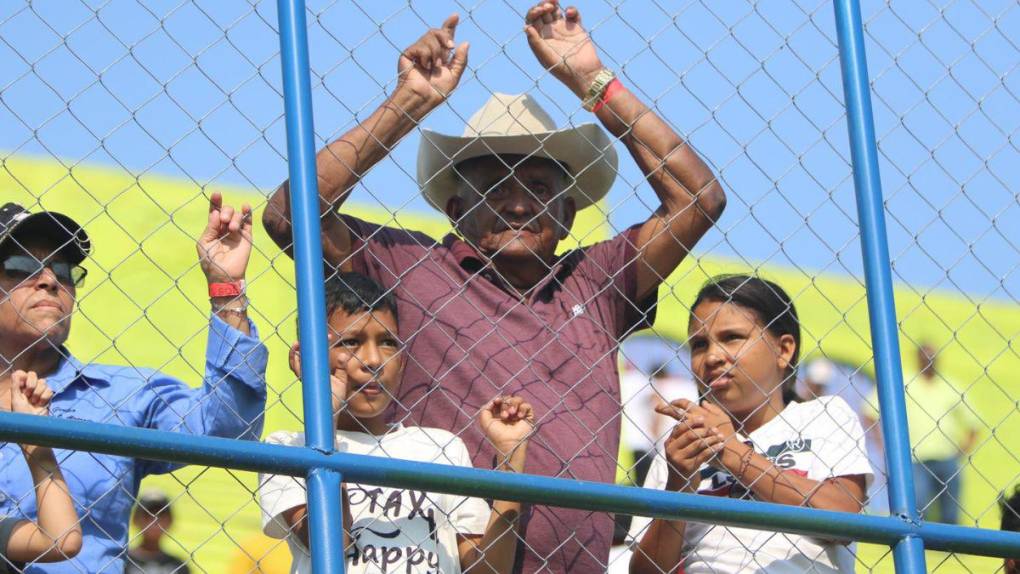 Corazones divididos, apasionadas aficiones y el ambientazo en el Olancho FC vs Olimpia