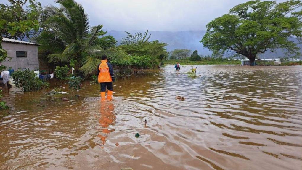 Desbordamientos, evacuaciones y emergencia: las imágenes de las inundaciones en Cortés