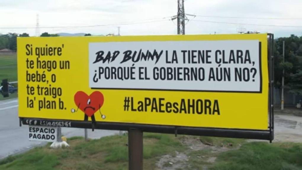 Tráfico interminable, curiosos rótulos y masiva asistencia: imágenes del concierto de Bad Bunny en Honduras