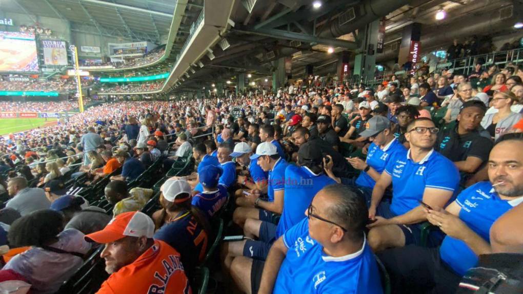 Jugadores de la Selección de Honduras llegaron al Minute Maid Park para apoyar a Mauricio Dubón y a los Astros