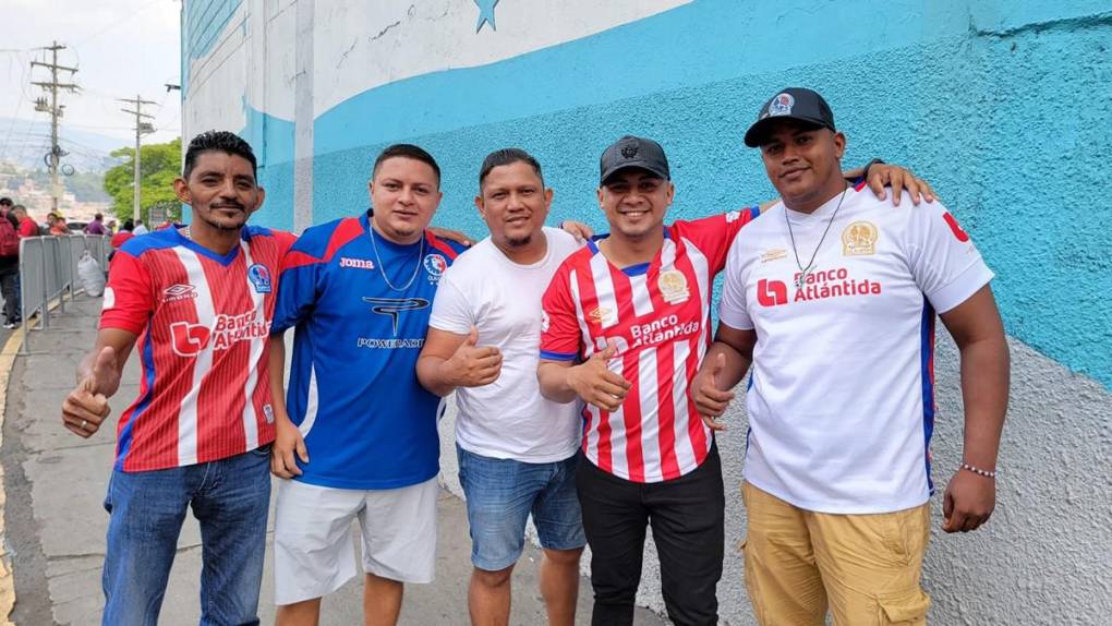 Ambiente de gran final se vive en alrededores del “Chelato” Uclés previo al Olimpia-Olancho