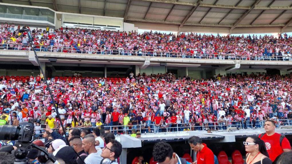 Casa llena: Impresionantes imágenes de la presentación de Quintero en Colombia