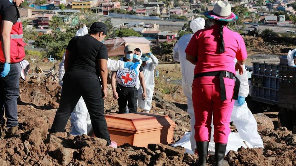 Sin flores ni llanto: el triste último adiós a los cuerpos que no son reclamados en la morgue