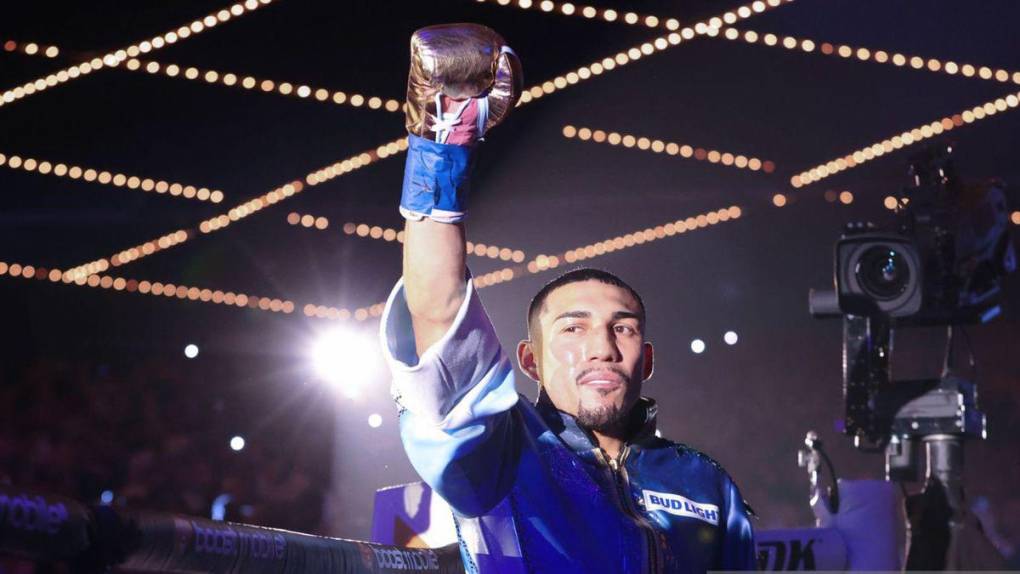 ¡Campeón mundial superligero! La victoria de Teófimo López sobre Josh Taylor en imágenes