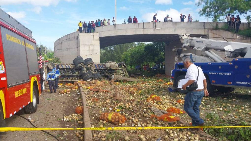 Arrasó con todo: así fue el fatal accidente del camión sin frenos que se volcó en la colonia Villanueva