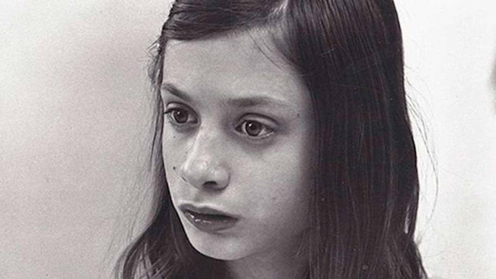 Genie Wiley, la niña salvaje que fue encerrada por su padre durante 11 años