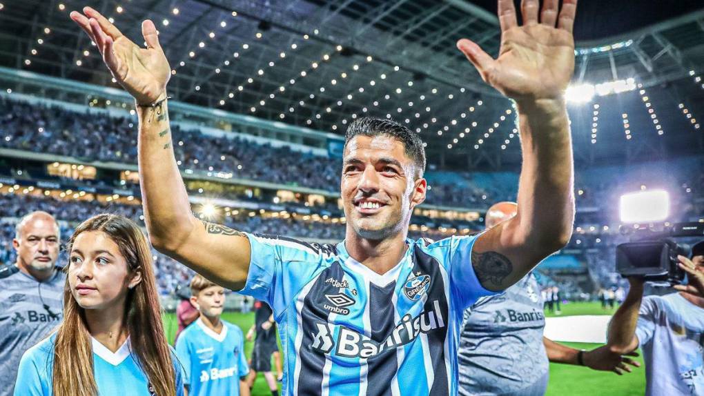 Como héroe: el impresionante recibimiento del Gremio a Luis Suárez