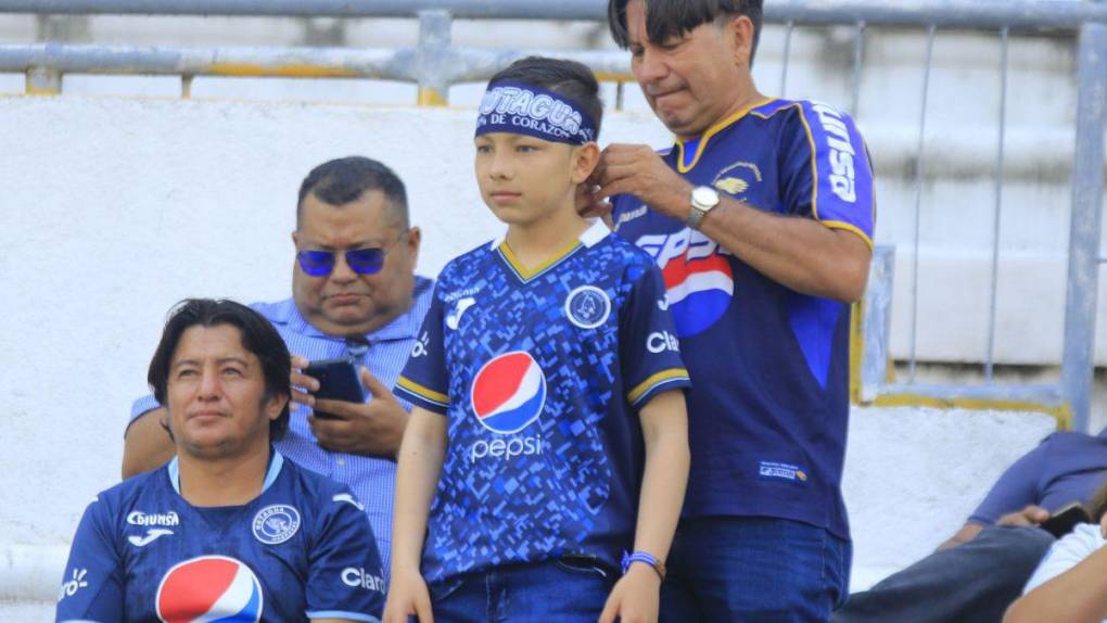 Motagua vs Tigres: aficionados de las águilas comienzan a pintar de azul el Olímpico Metropolitano