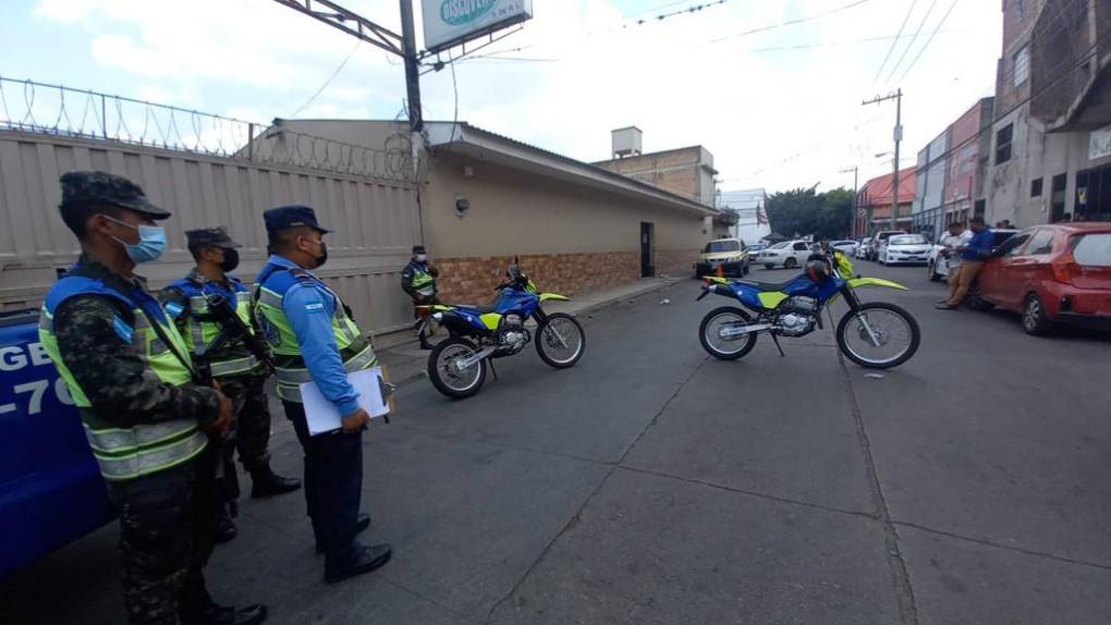 Un taxista muerto, un adulto mayor herido y un sicario detenido: Las imágenes del atentado en Comayagüela