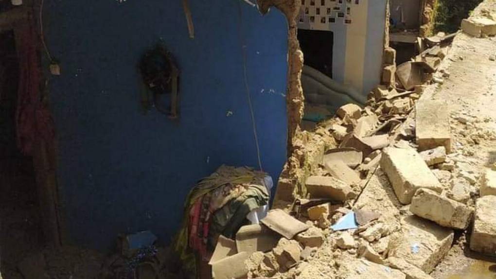 Pacientes en la calle y casas en el suelo: Destrozos del terremoto en Indonesia