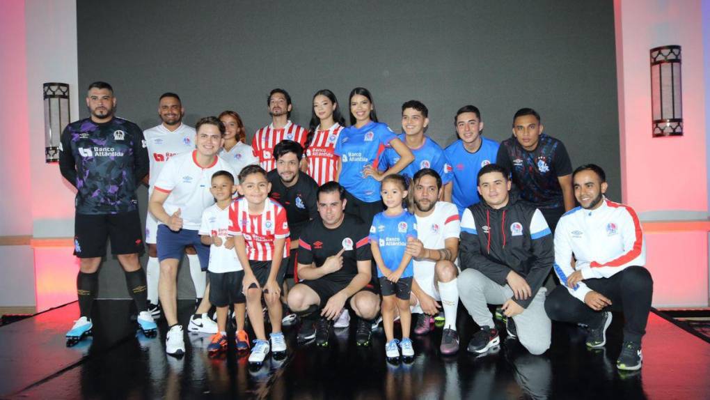 ¡La piel del bicampeón! Así presentó Olimpia sus nuevas camisetas