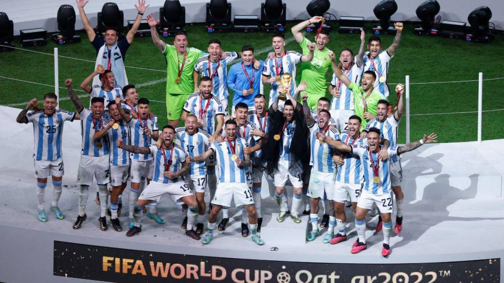 Así fue el momento en que Argentina levantó la Copa del Mundo