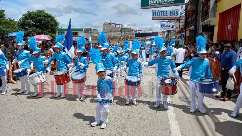 Niños rindieron honor con coloridos desfiles en Danlí