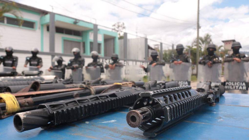 Relojes de lujo y cientos de armas: los hallazgos de las autoridades tras las requisas a cárceles de Honduras