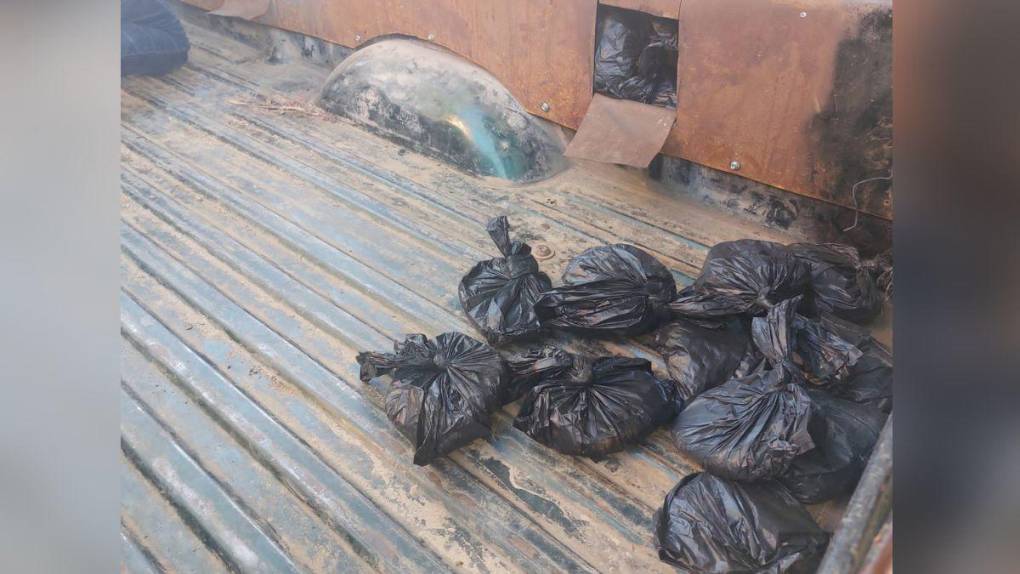 Hombre escondía decenas de paquetes de droga en caleta de vehículo en La Ceiba