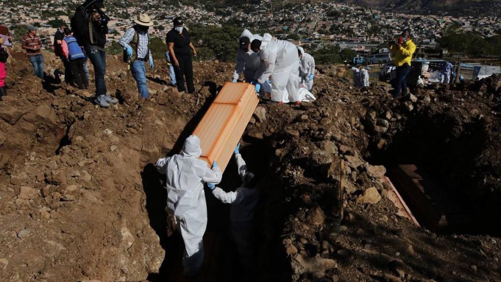 Sin flores ni llanto: el triste último adiós a los cuerpos que no son reclamados en la morgue