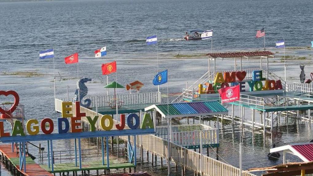 Vistosos y atractivos para el turismo, así son los muelles a desmantelar en el Lago de Yojoa