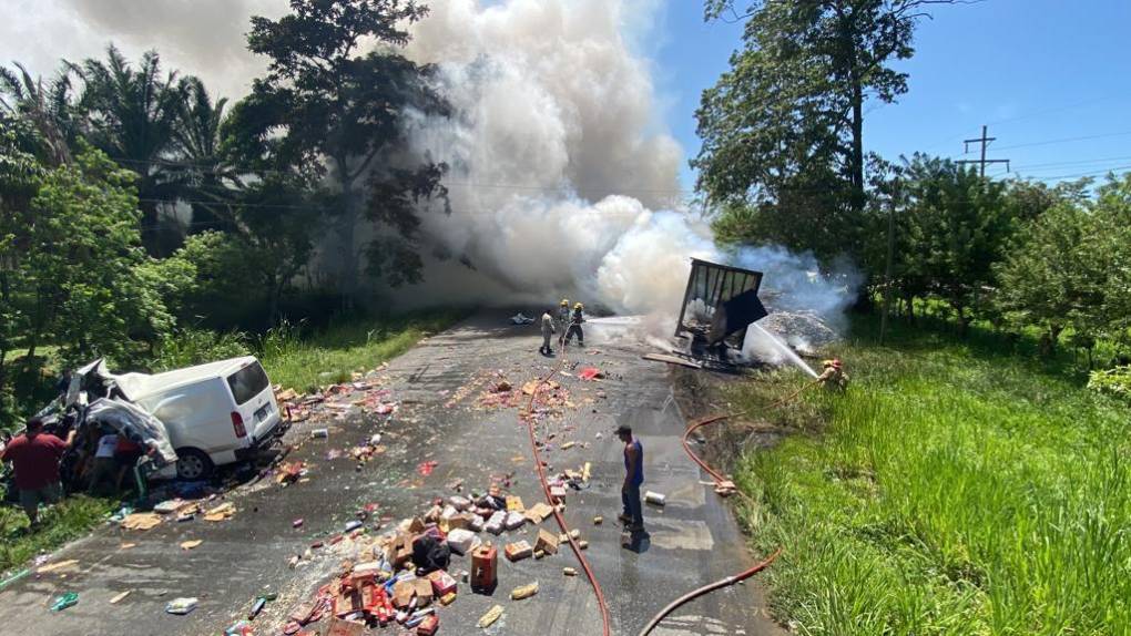 Impactantes imágenes del accidente en carretera a La Ceiba que segó la vida de un hombre