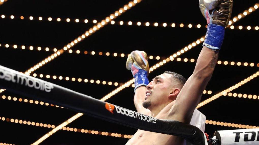 ¡Campeón mundial superligero! La victoria de Teófimo López sobre Josh Taylor en imágenes