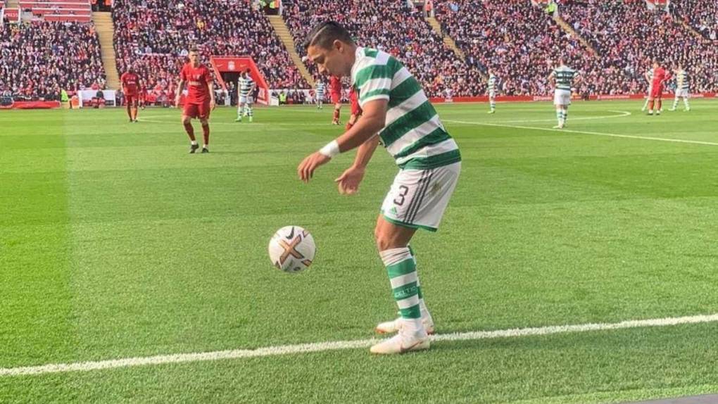 ¡Entre cracks! Las fotos de Emilio Izaguirre en el partido de leyendas entre Liverpool y Celtic