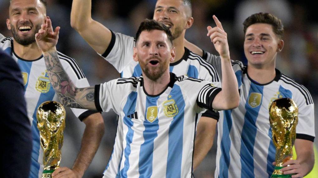 Polémica foto, Messi ovacionado y locura total: las imágenes de la fiesta de Argentina