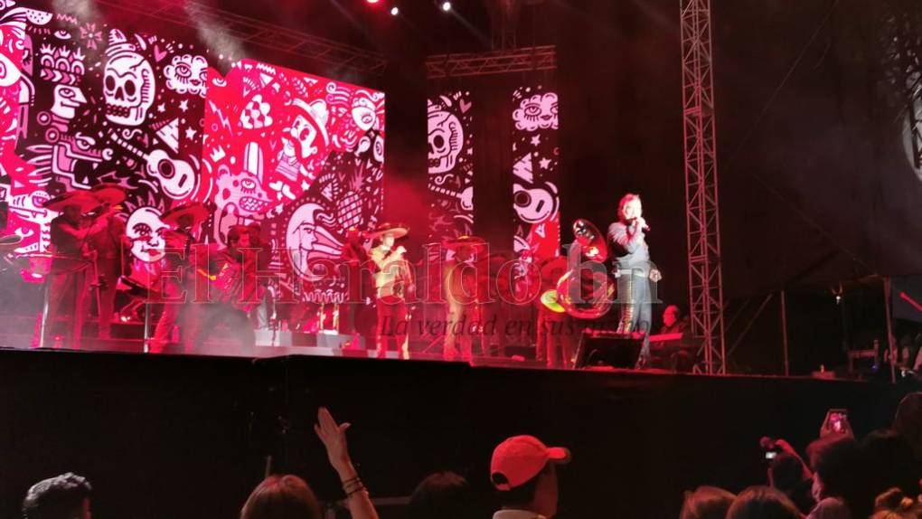 Alejandro y Alex Fernández deleitaron a los sampedranos con sus canciones