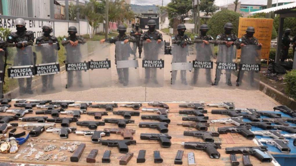 Relojes de lujo y cientos de armas: los hallazgos de las autoridades tras las requisas a cárceles de Honduras