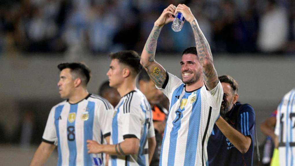 Polémica foto, Messi ovacionado y locura total: las imágenes de la fiesta de Argentina