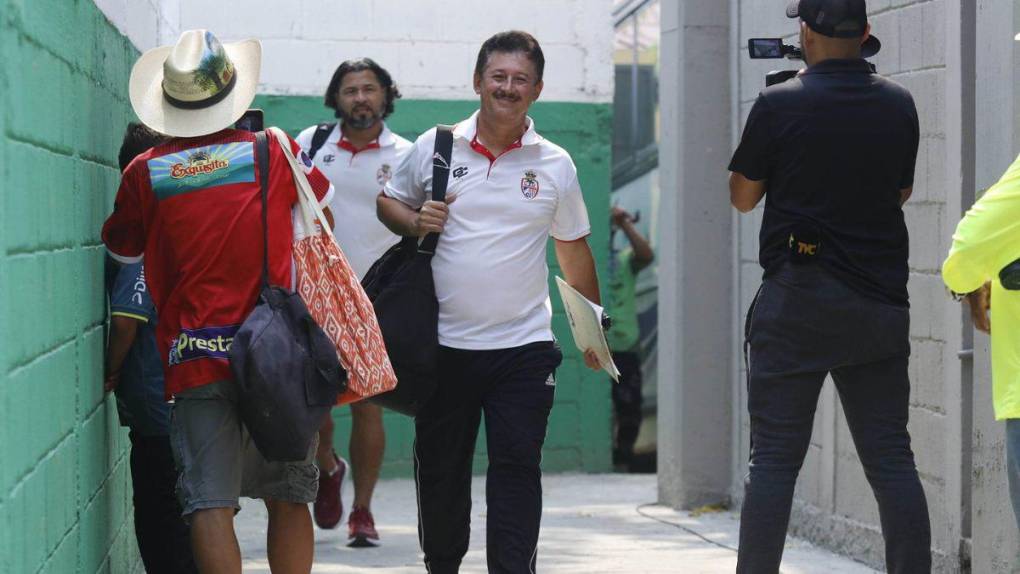 Lucha por no descender, aficionados fieles y las bellezas: así se vive el ambiente en los estadios de la Liga Nacional