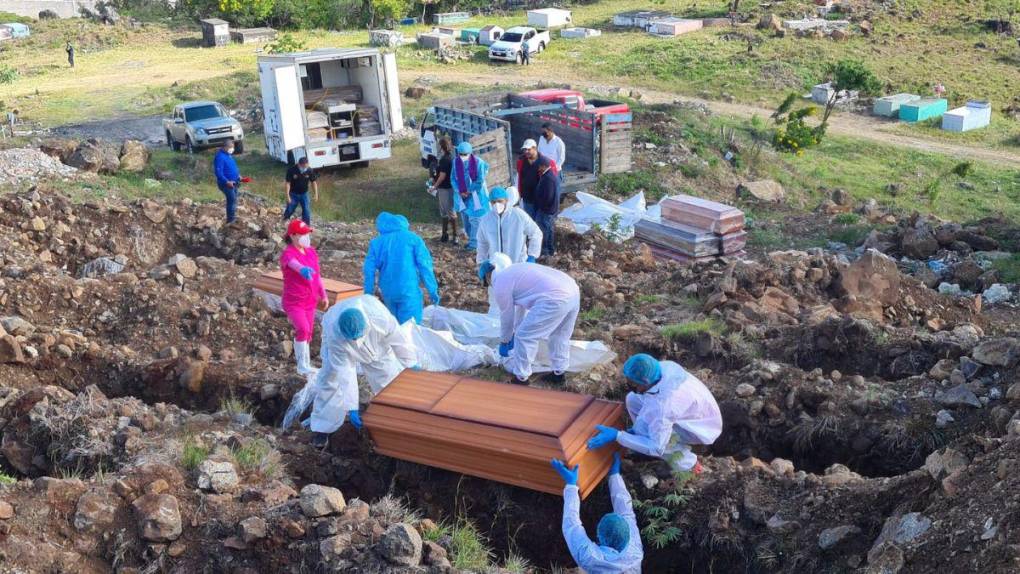 Entierran 19 cadáveres que permanecían en la morgue; algunos sí fueron identificados