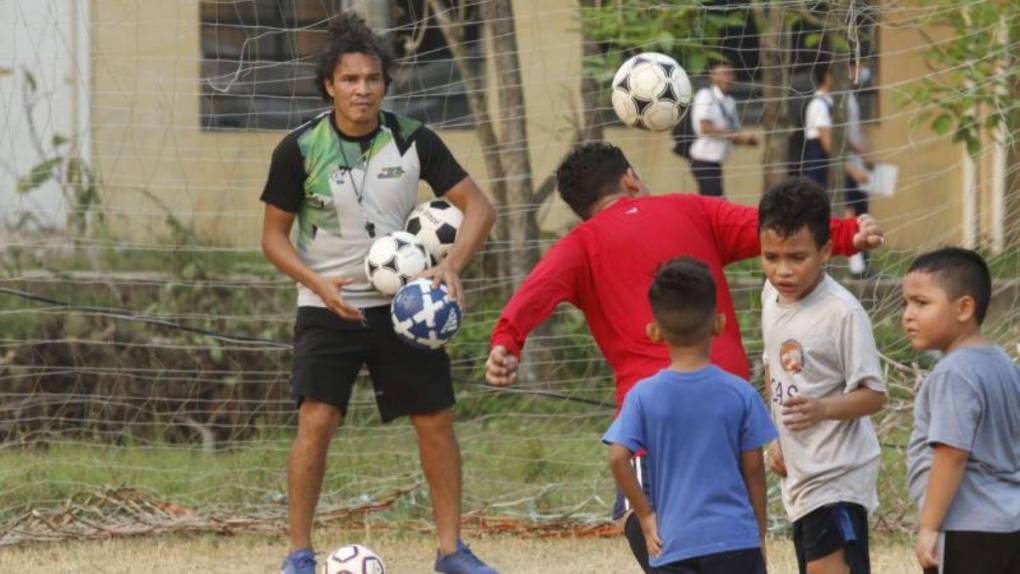 Jugó en 26 equipos, quedó con un pendiente y su nueva faceta: lo que debes saber sobre “Rambo” de León