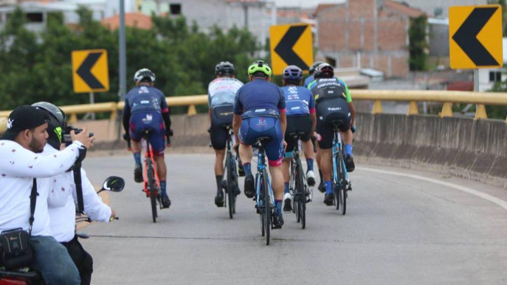 Mascotas y ciclismo, la combinación que impulsa a algunos profesionales de las dos ruedas