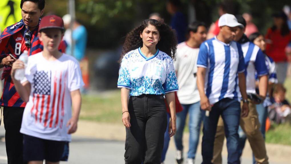 Guapas aficionadas embellecen la previa del Honduras vs Haití en Charlotte