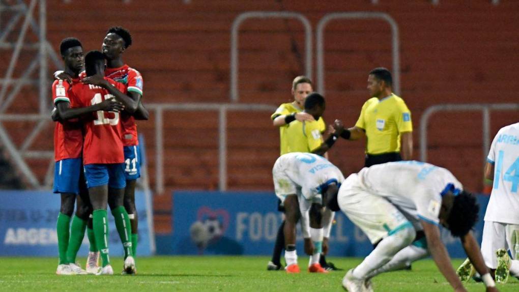 De la euforia a la frustración con el VAR: la derrota de Honduras ante Gambia en imágenes