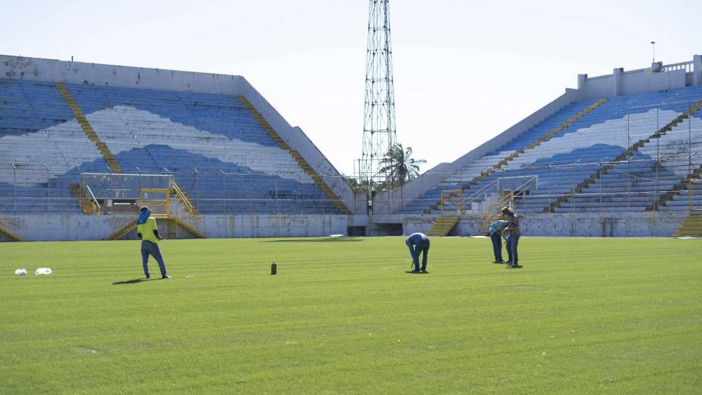 ¡Una lindura! Así quedó la grama híbrida en el estadio Morazán