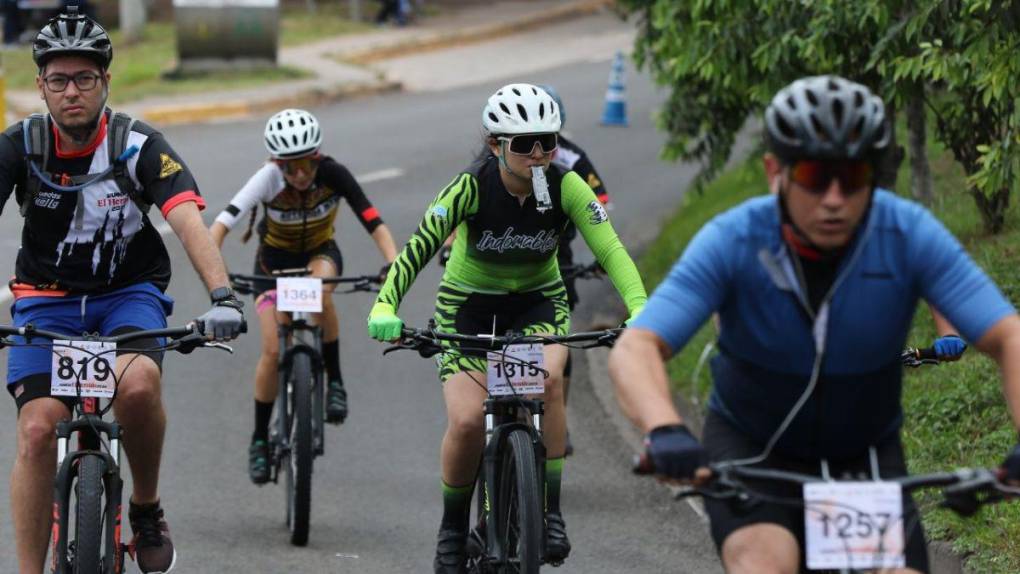 Mascotas y ciclismo, la combinación que impulsa a algunos profesionales de las dos ruedas