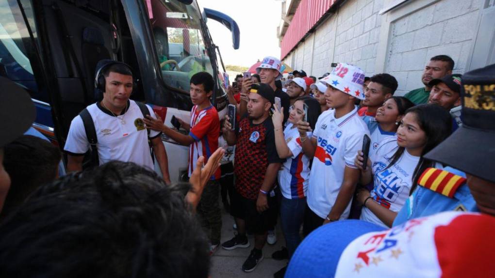 ¡Recibimiento de campeón! El espectacular ambiente para el duelo entre Olimpia y Real Sociedad en Comayagua