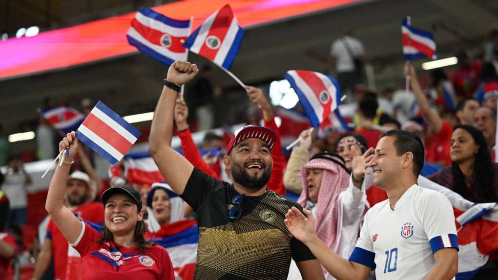 ¡Pura vida! Aficionados de Costa Rica presentes en Qatar para el debut mundialista de La Sele