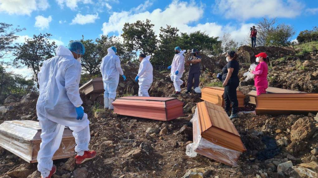 Entierran 19 cadáveres que permanecían en la morgue; algunos sí fueron identificados