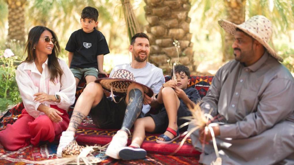 Viaje a Arabia, suspensión sin sueldo y enojo de compañeros: la crisis que tendría a Messi casi fuera del PSG