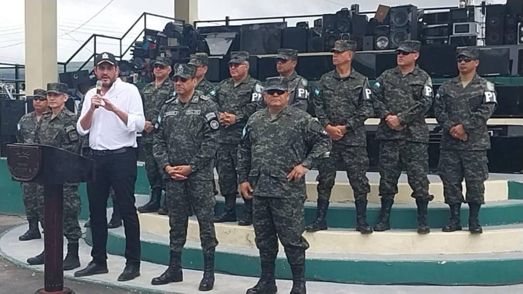 Las armas y municiones de diferentes calibres que fueron decomisadas en las cárceles de Honduras