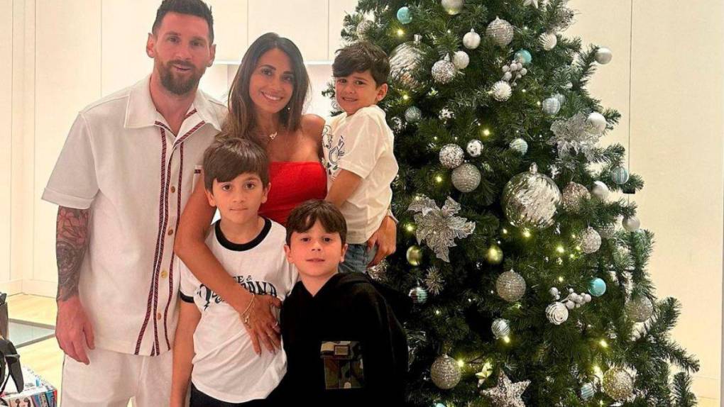 Uno en muletas y otro con su perro: así festejaron Navidad las estrellas del fútbol mundial