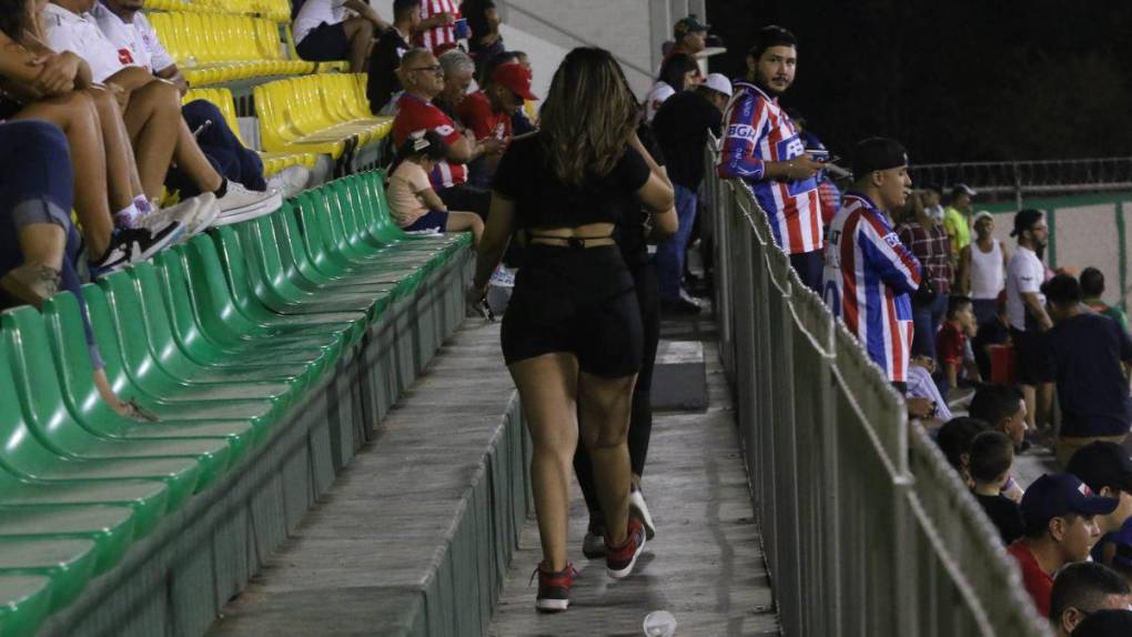 Belleza y mucho colorido: así es el ambiente en el Olimpia vs Honduras Progreso