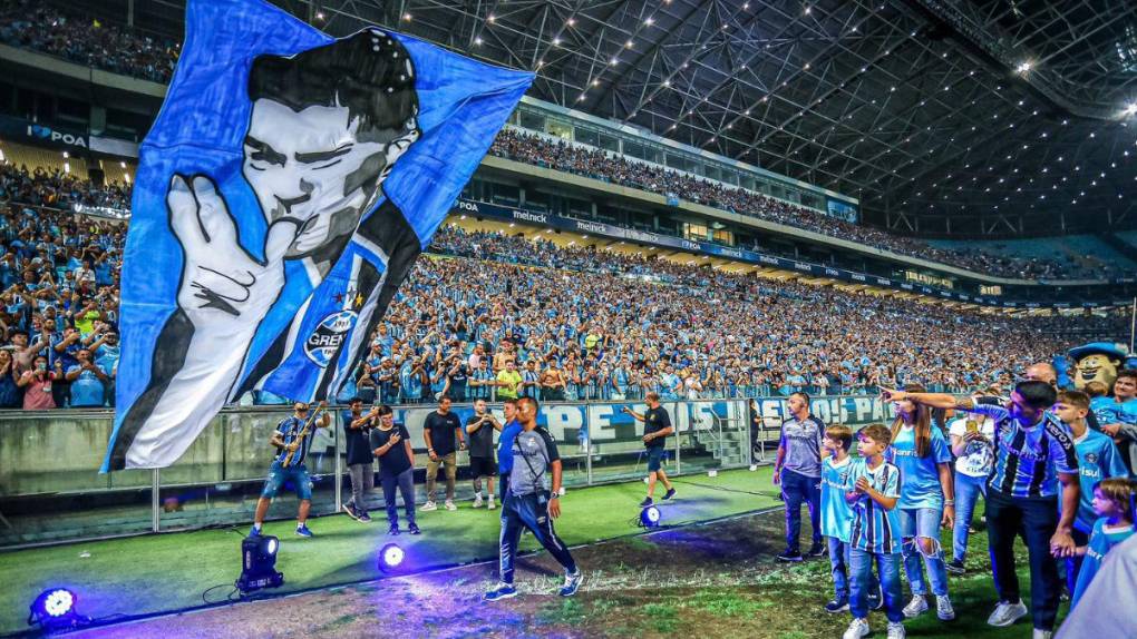 Como héroe: el impresionante recibimiento del Gremio a Luis Suárez