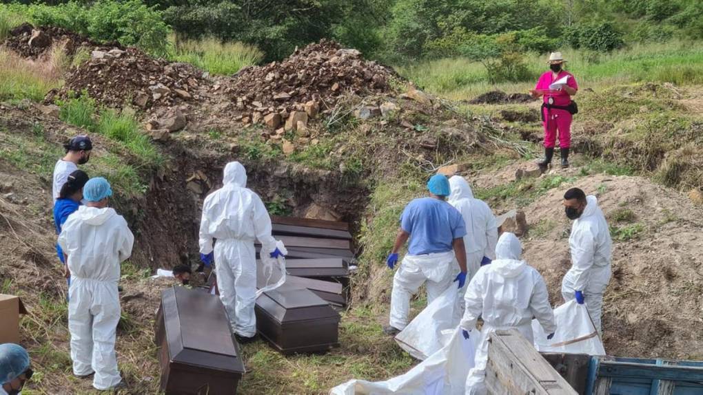 Realizan tercera inhumación del año de cuerpos no reclamados en Tegucigalpa