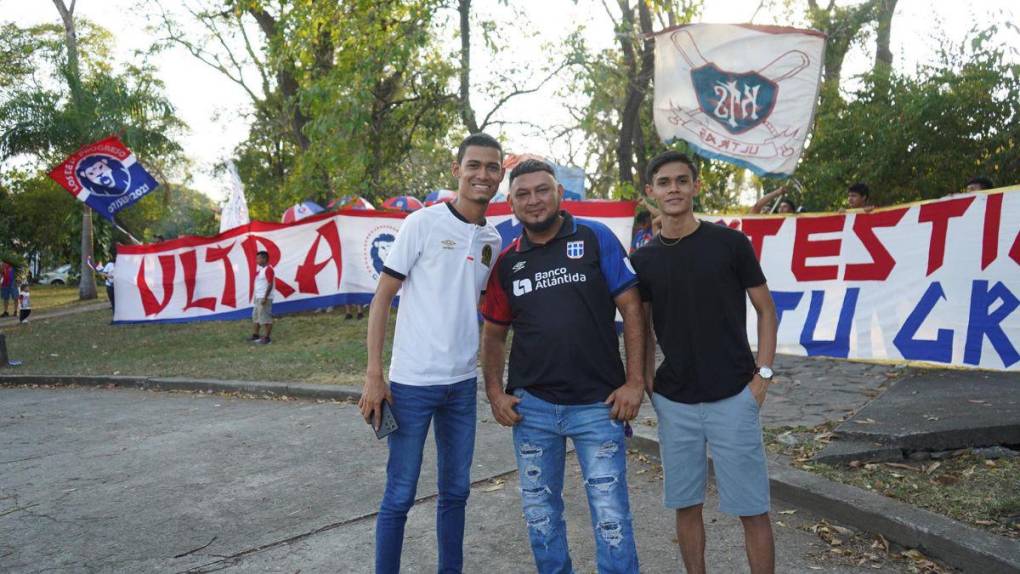 Impresionante banderazo: La Ultra Fiel acude a apoyar al Olimpia previo al clásico ante Marathón